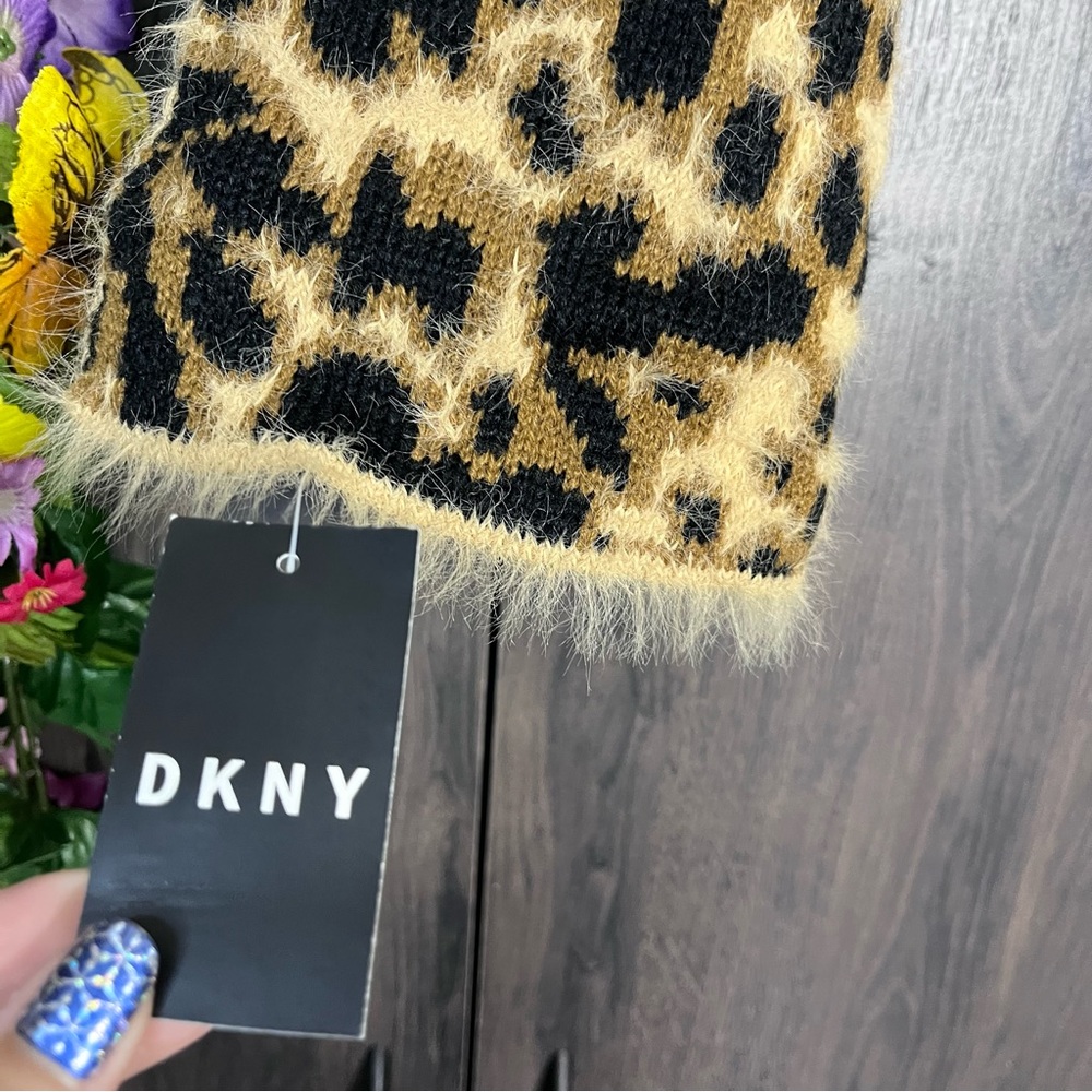 -💙2/$40💙NWT DKNY Leopard Printed Eyelash Fuzzy Knit Scarf - Picture 9 of 16